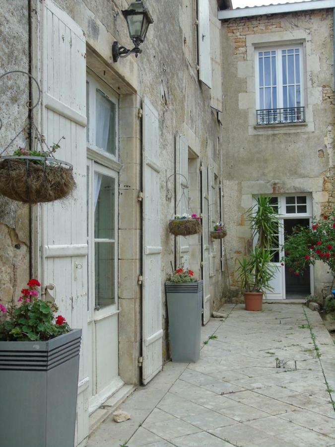 Eco Logis de Chantegrolle Champagne-Mouton Exterior foto